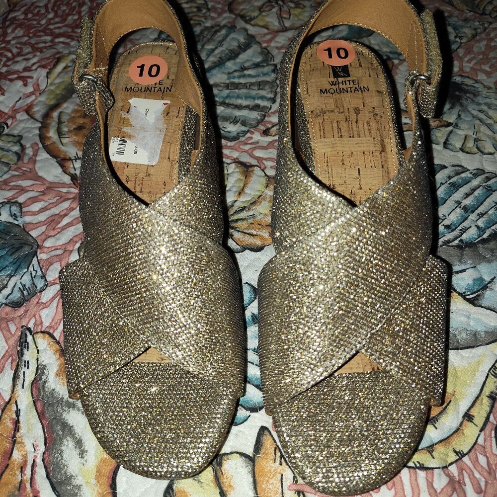 White Mountain gold shoes size 10